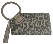 Wristlet with handle